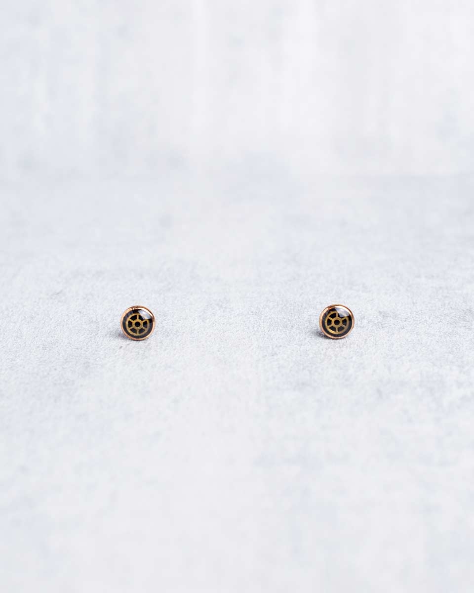 Handmade-Steampunk-Minimalist-Earrings-Gears-6-6mm Minimalist steampunk earrings with cog detail, gold 6mm, handcrafted
