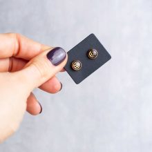 Handmade-Steampunk-Minimalist-Earrings-Gears-6-Hand-6mm Handmade steampunk earrings in rose gold, stainless steel, 6mm