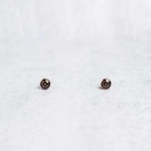 Handmade-Steampunk-Minimalist-Earrings-Gears-XZ-6mm Minimalist steampunk earrings with cog detail, gold 6mm, handcrafted